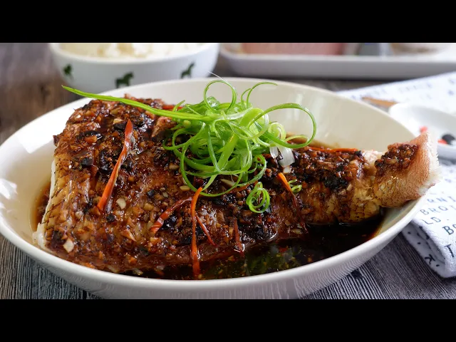super easy steamed fish w/ garlic & black bean sauce 蒜蓉黑豆酱蒸鱼 chinese food recipe for lunch or dinner